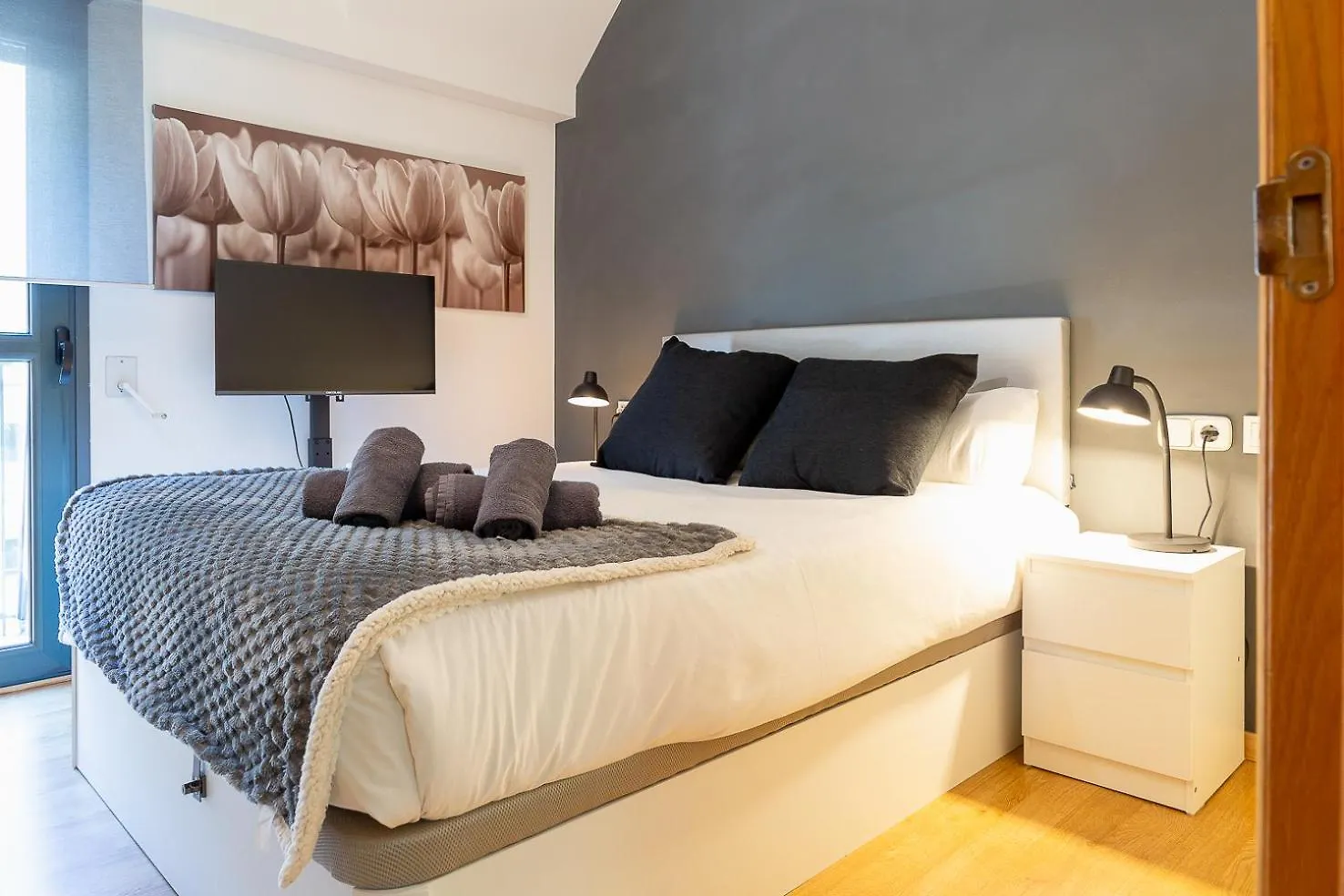 Duplex Artistico Con Terrasa I 10 Min Del Centro I Andbnb Santa Coloma