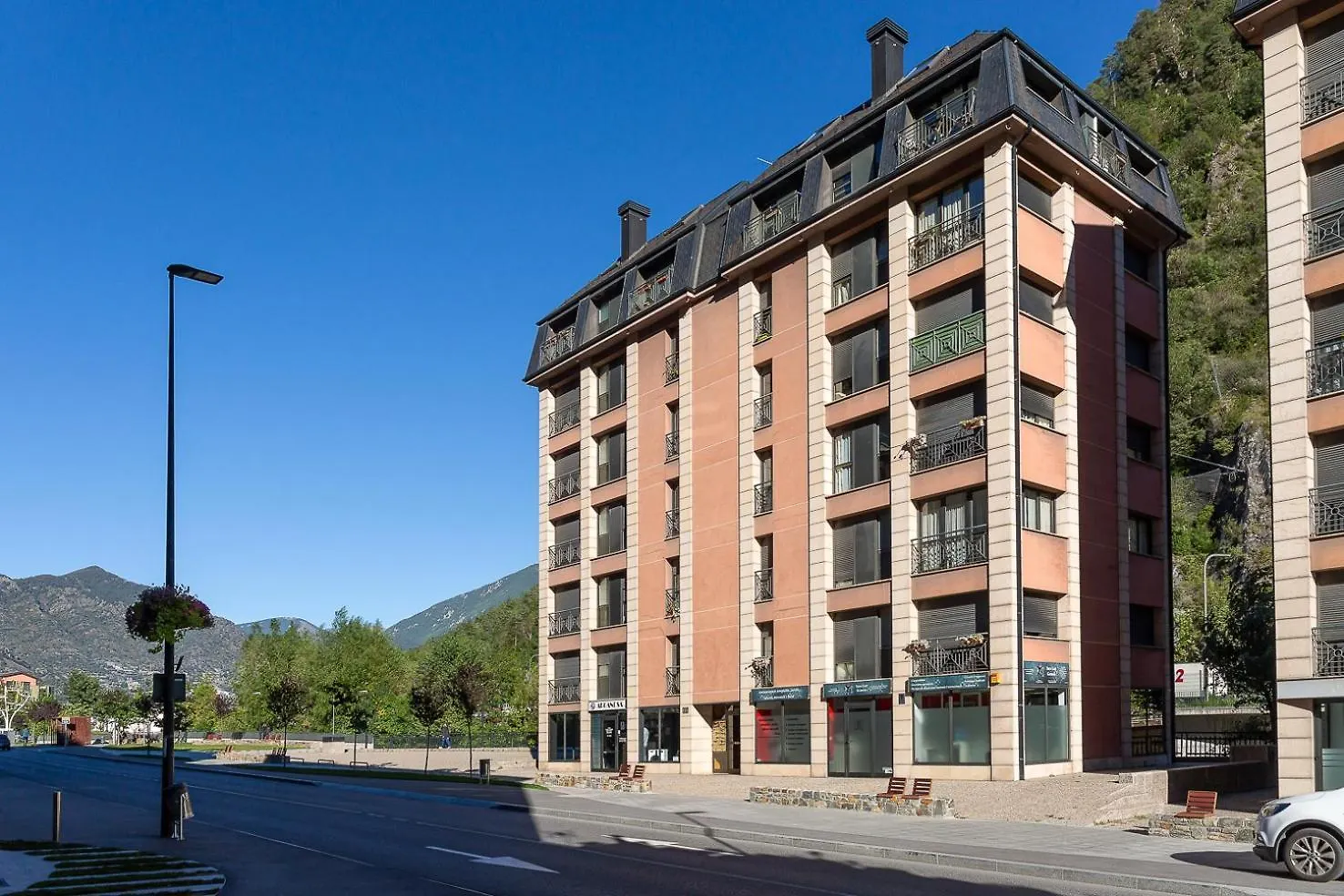 Duplex Artistico Con Terrasa I 10 Min Del Centro I Andbnb Santa Coloma