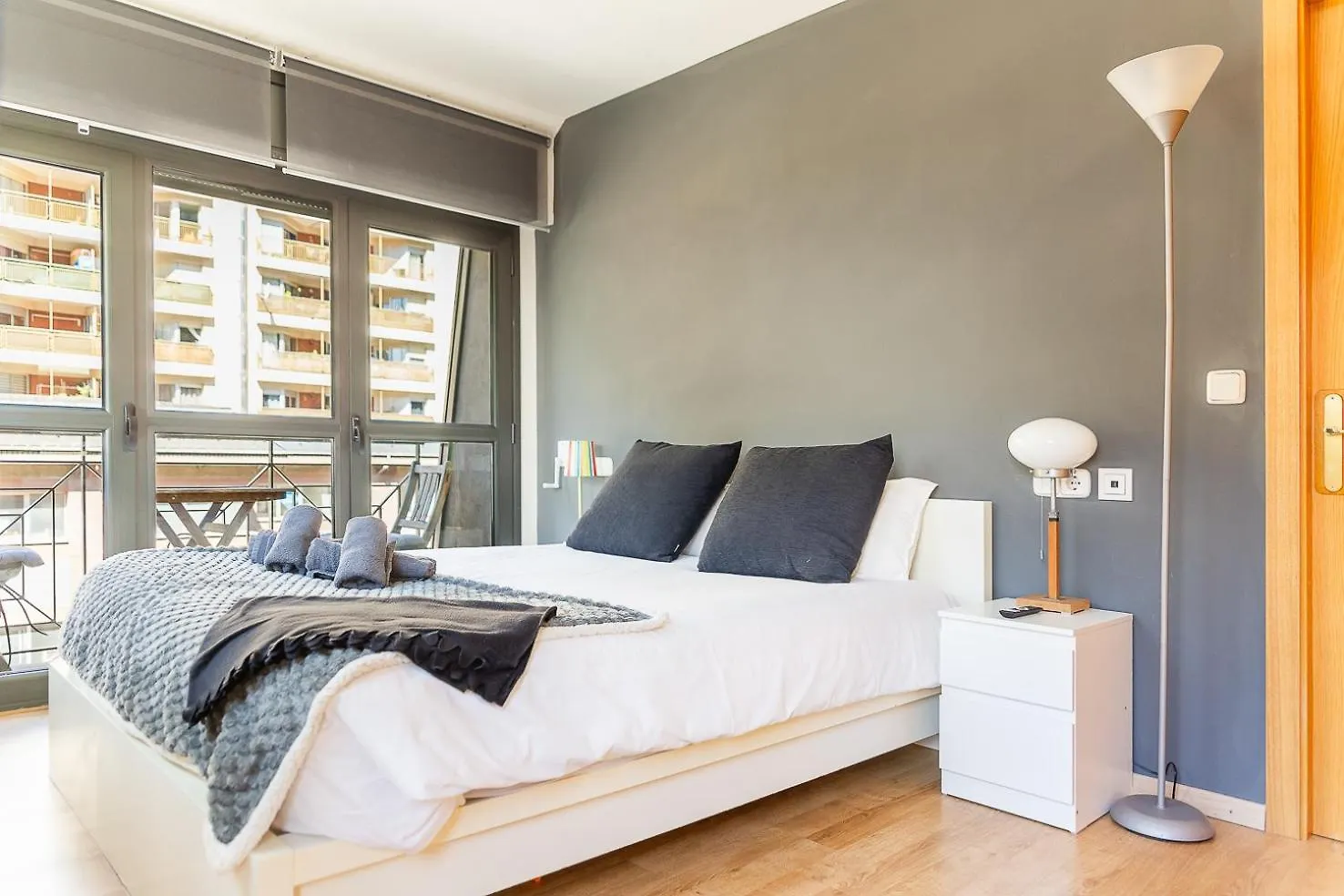 Duplex Artistico Con Terrasa I 10 Min Del Centro I Andbnb Santa Coloma 0*,